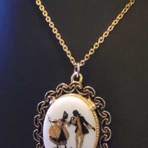 Source Unknown Gold & White Cameo Silhouette Pendant Necklace